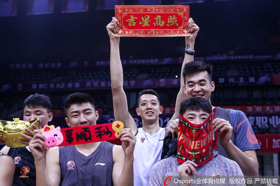 深圳队送新年祝福欢乐多