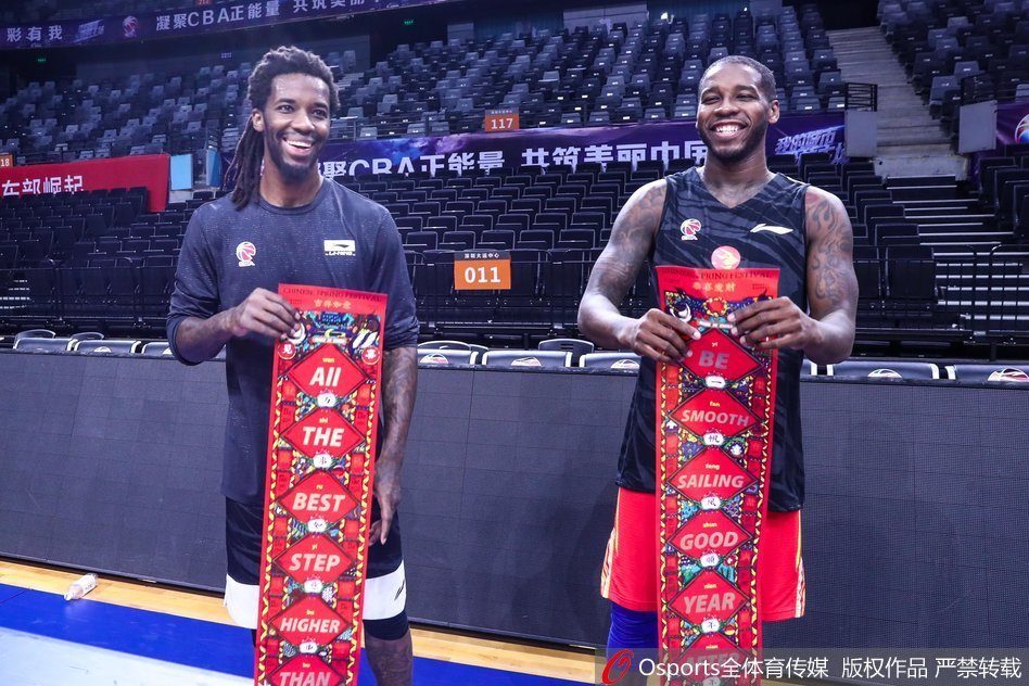 深圳队送新年祝福欢乐多