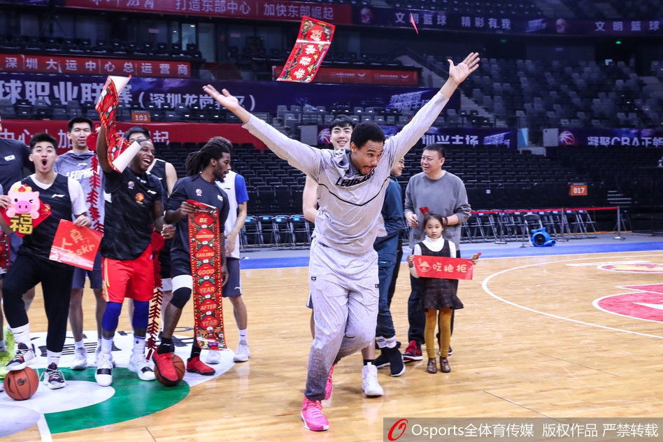 深圳队送新年祝福欢乐多