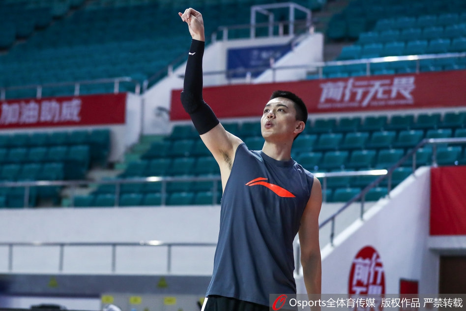 辽篮备战赵继伟现身