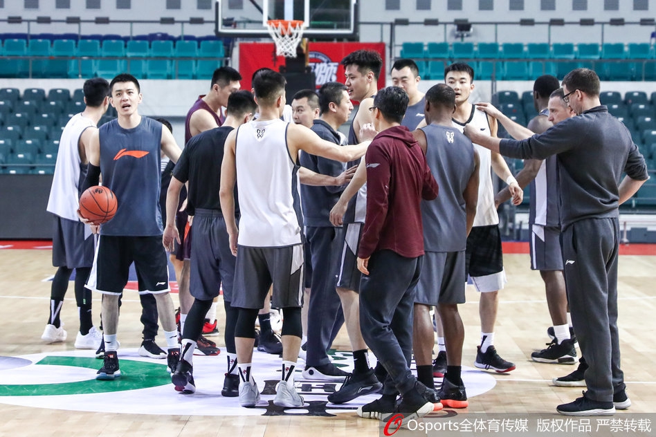 辽篮备战赵继伟现身