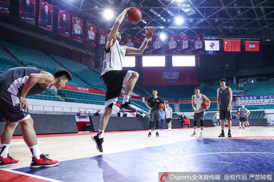 辽篮备战赵继伟现身