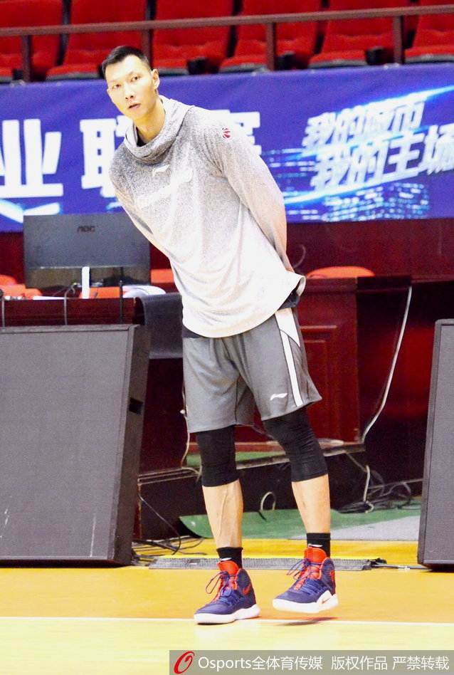 广东男篮备战训练