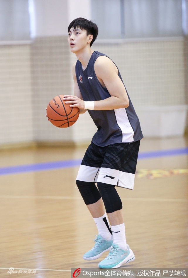 易建联刻苦训练冲击16连胜