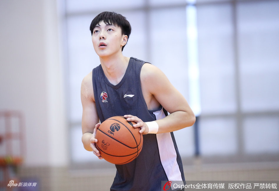易建联刻苦训练冲击16连胜