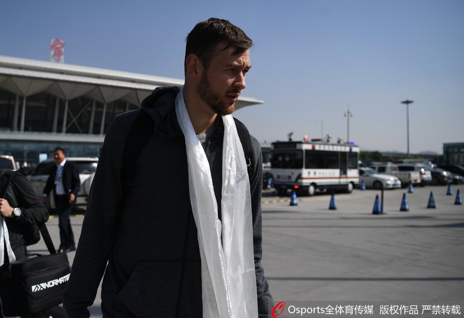 山东男篮抵达青海参加季前赛