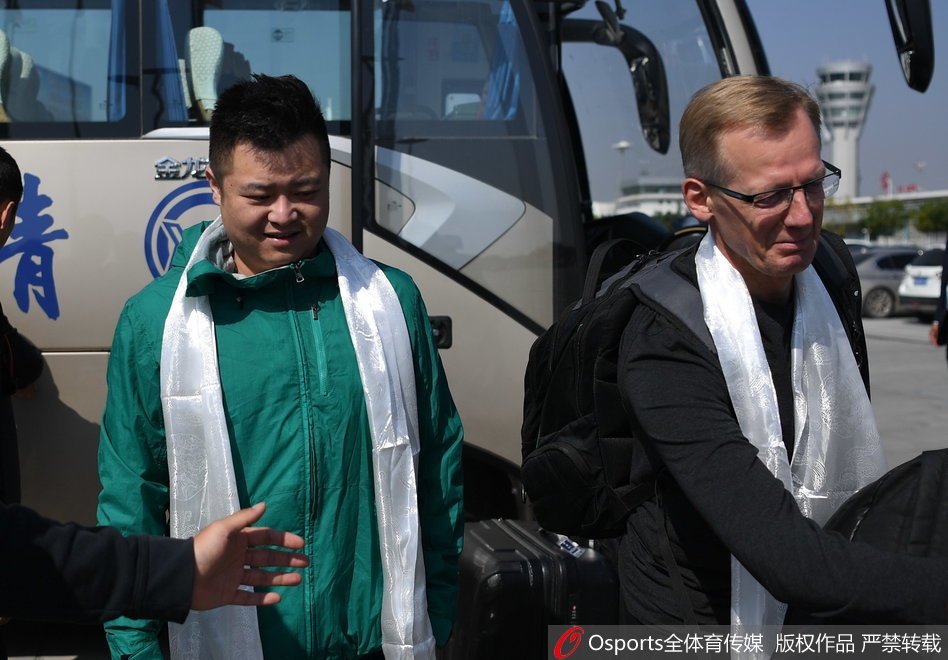 山东男篮抵达青海参加季前赛