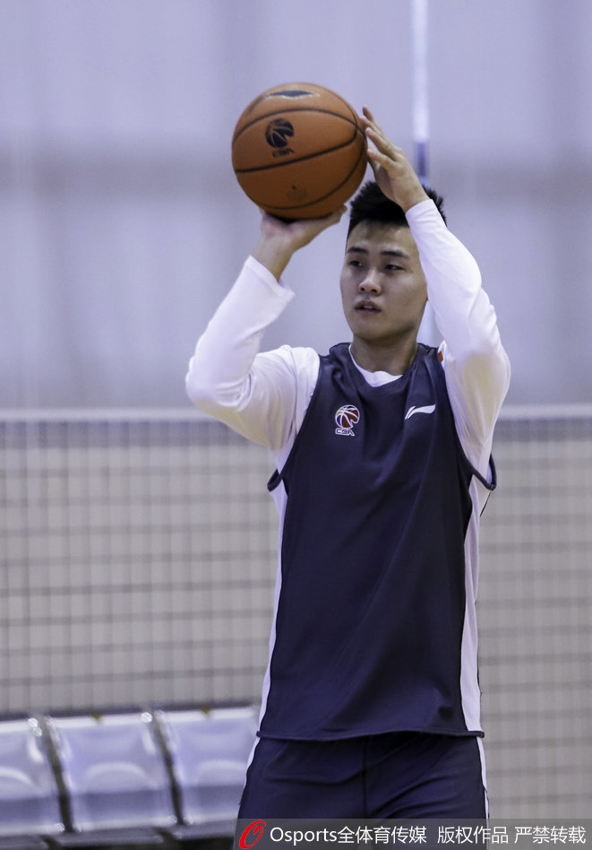 广东男篮备战训练