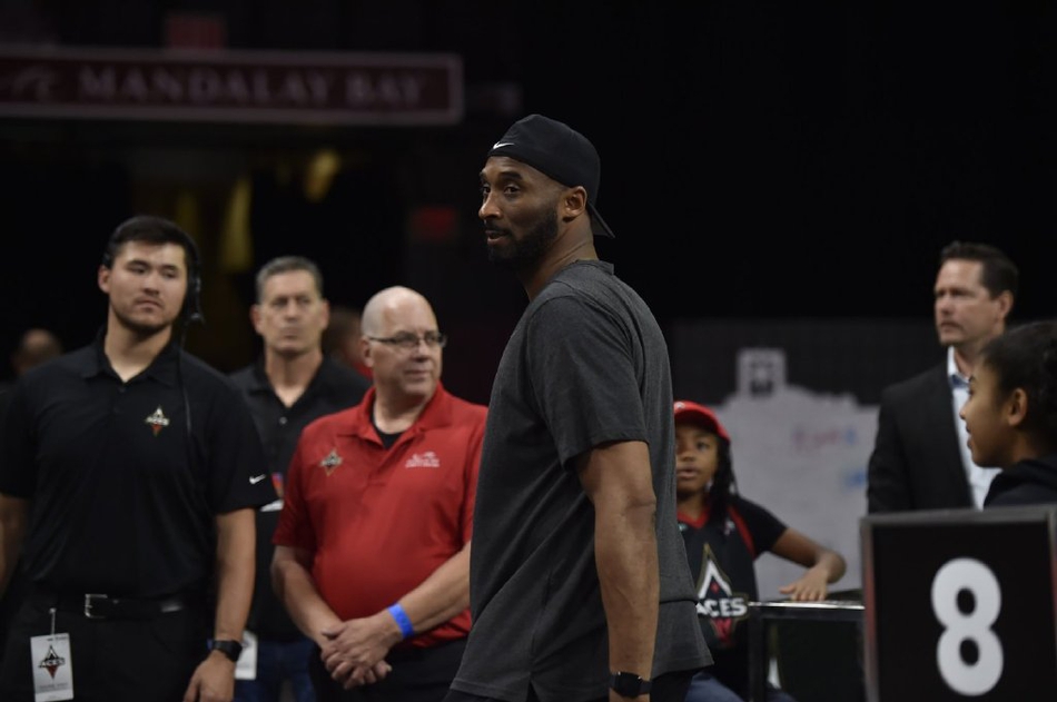 提前考察？科比带女儿观战WNBA 教练还是他老队友！