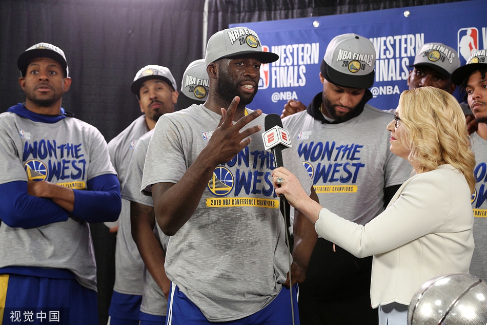 勇士西部冠军颁奖典礼！杜兰特缺席库里带娃！考辛斯一脸高冷！