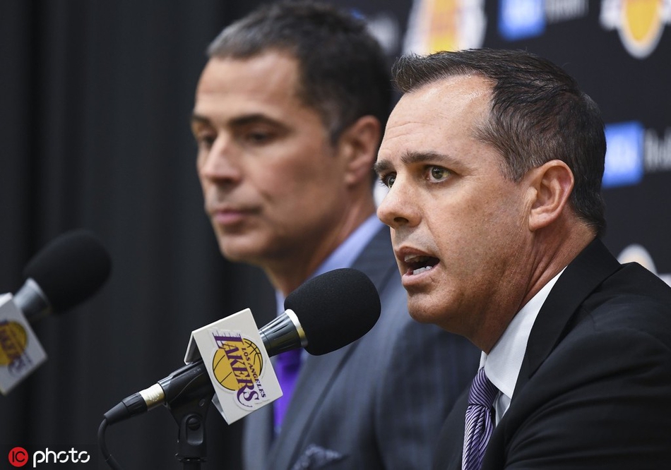 力挺！詹皇亮相湖人新帅发布会！双方对合作前景都十分兴奋