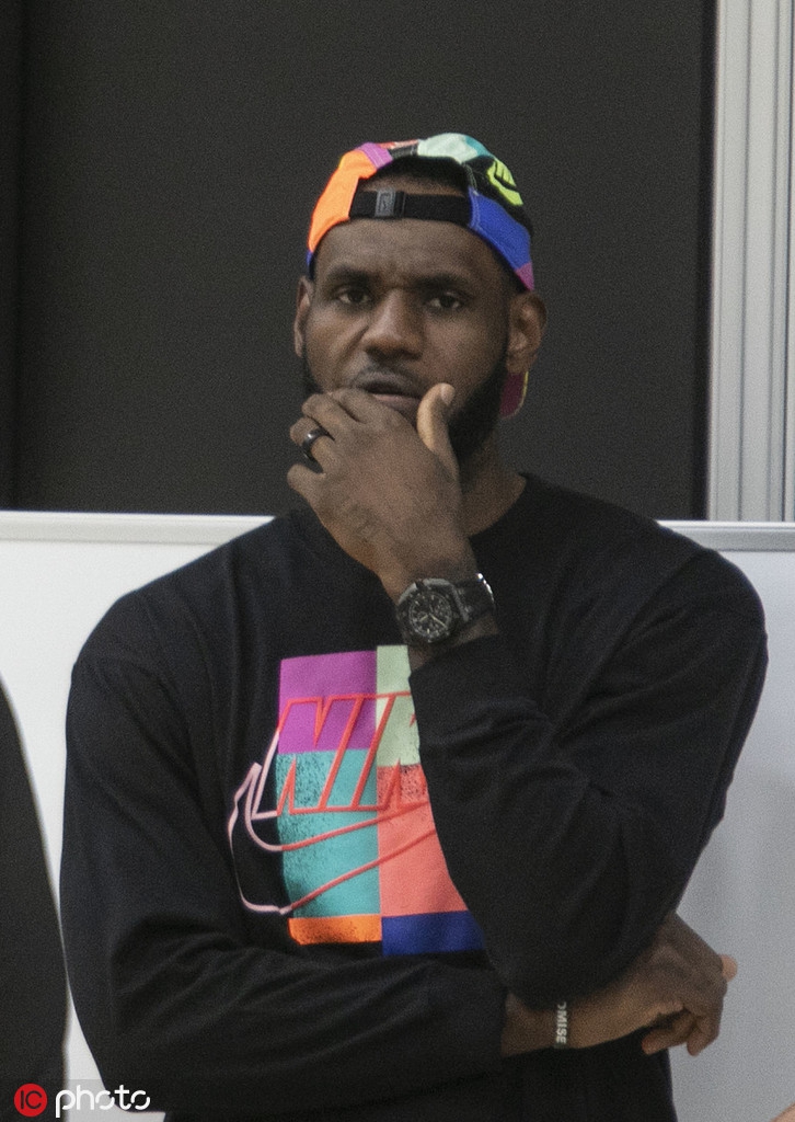 力挺！詹皇亮相湖人新帅发布会！双方对合作前景都十分兴奋