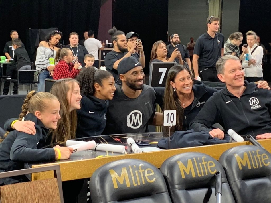 提前考察？科比带女儿观战WNBA 教练还是他老队友！