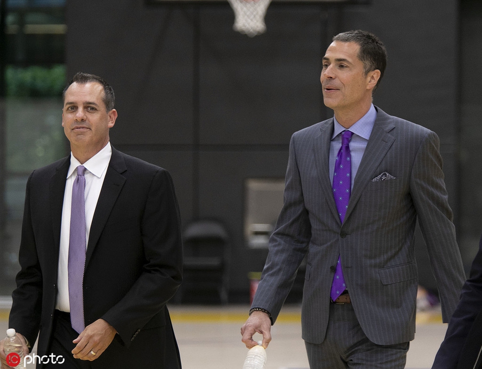 力挺！詹皇亮相湖人新帅发布会！双方对合作前景都十分兴奋