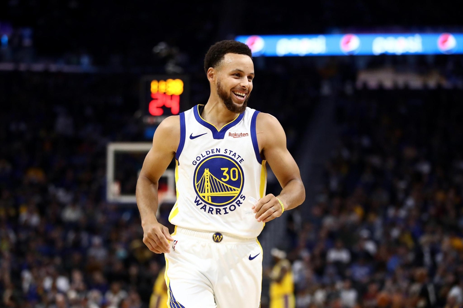 10、库里签下NBA首份2亿合同（2017，5年2.01亿）