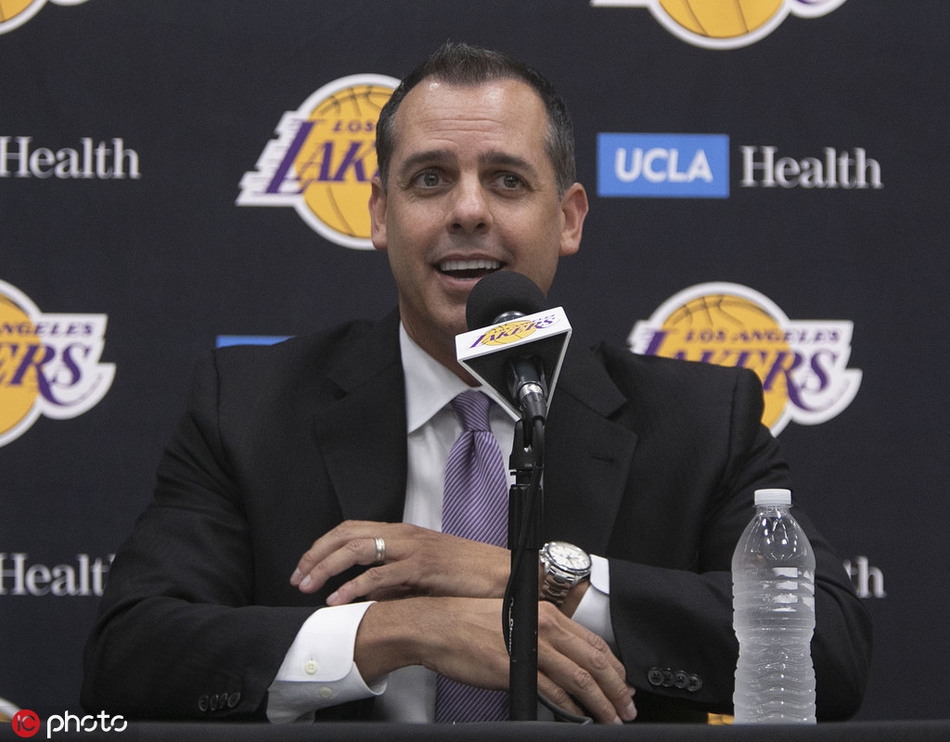 力挺！詹皇亮相湖人新帅发布会！双方对合作前景都十分兴奋