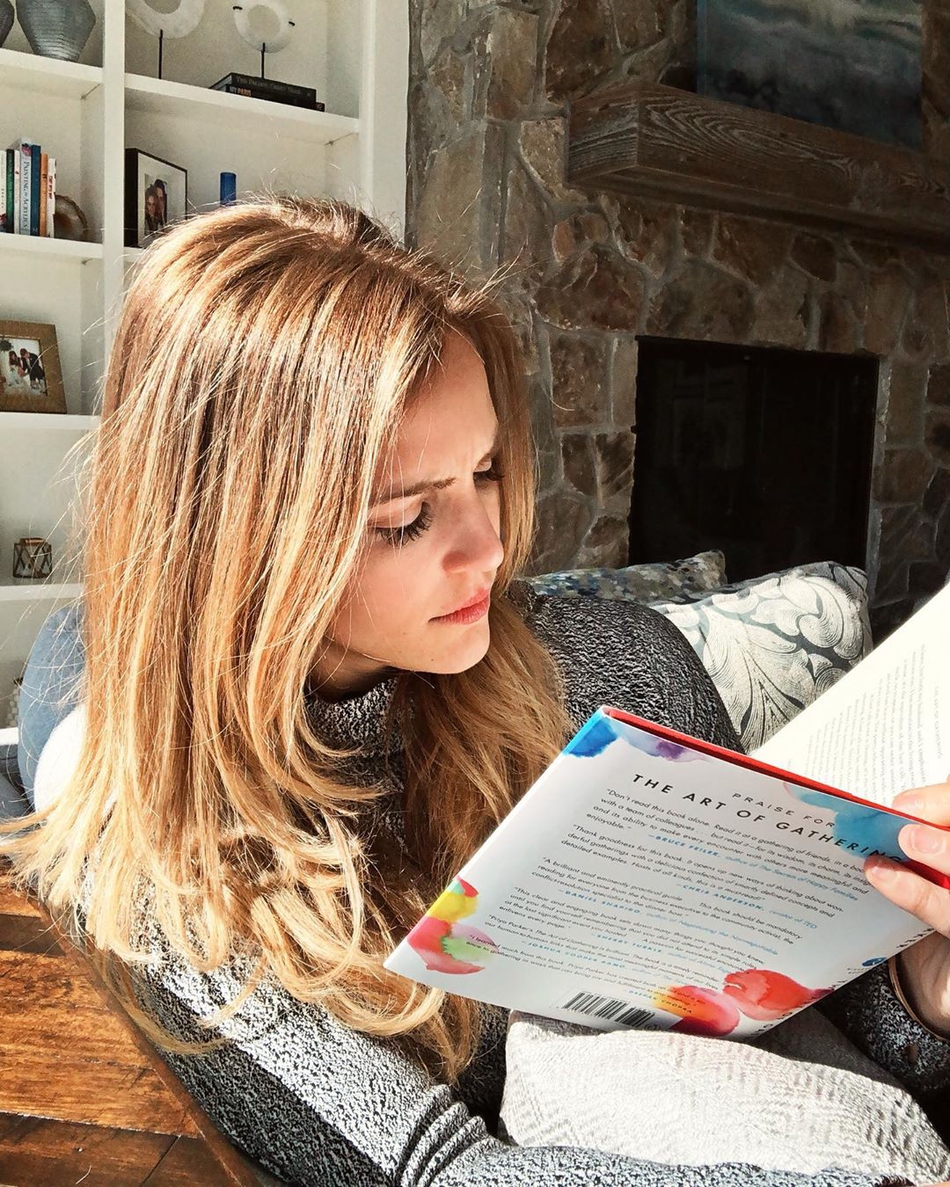 我酸了!开拓者抗勇奇兵家藏娇妻!颜值超高球技也十分不俗!