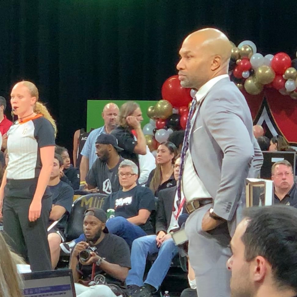 提前考察？科比带女儿观战WNBA 教练还是他老队友！