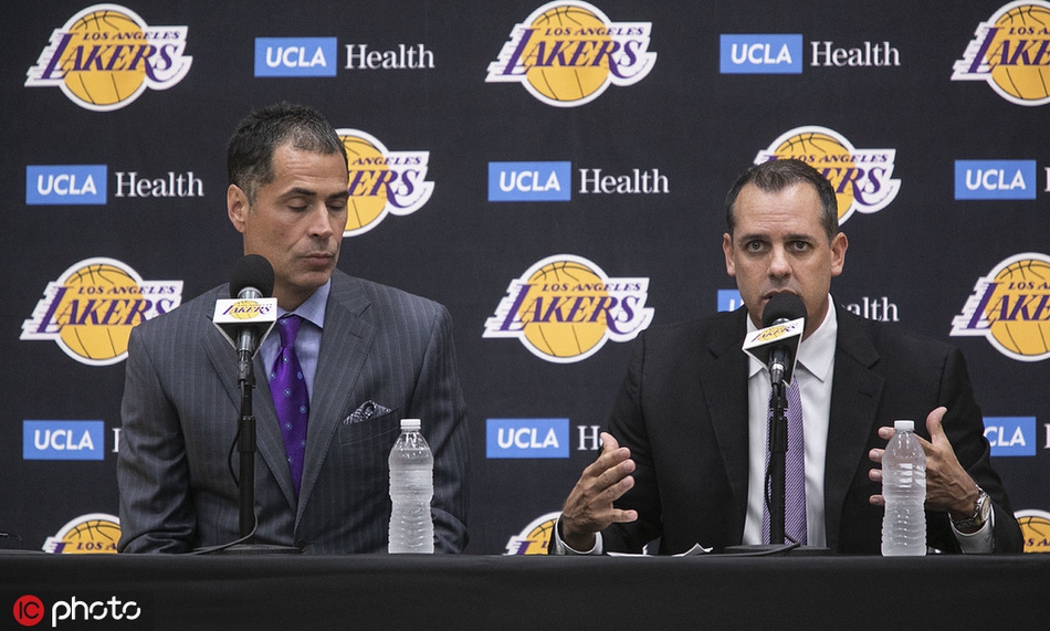 力挺！詹皇亮相湖人新帅发布会！双方对合作前景都十分兴奋