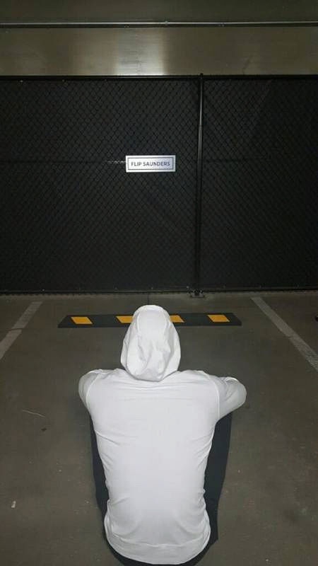 加内特独自悼念恩师