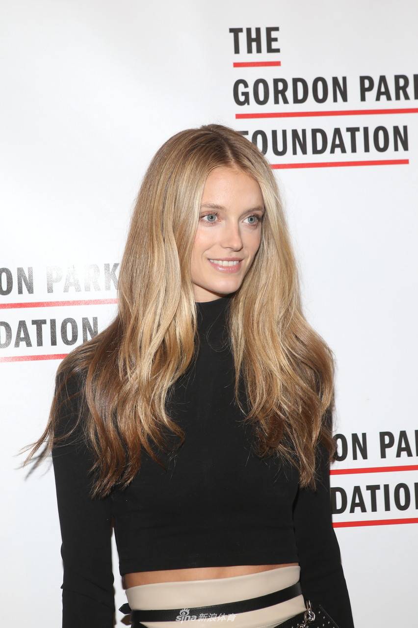 勒夫超模女友私房照大放送！清纯性感甜美可人！