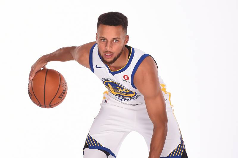 10、库里签下NBA首份2亿合同（2017，5年2.01亿）