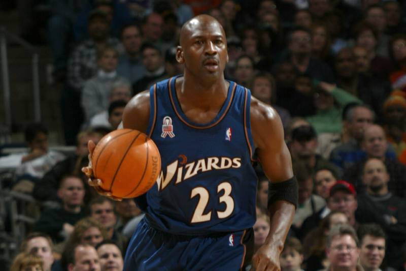 1、乔丹第二次复出签约奇才（2001，2年200万）