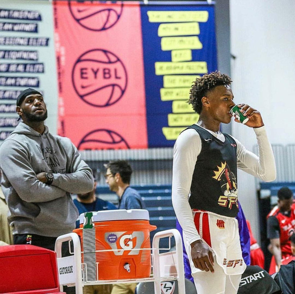 香蕉船兄弟再度同框！詹韦瓜哥齐现身为布朗尼扎伊尔助威