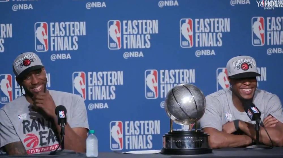 像极了爱情！被问猛龙为何能进总决赛，洛瑞一个举动把小卡逗笑了