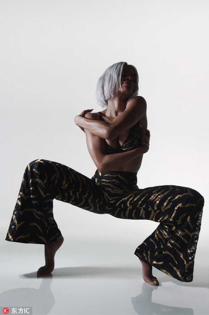 香波特娇妻拍摄内衣写真