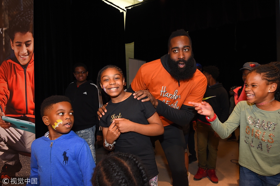 NBA各队办感恩节活动回馈球迷