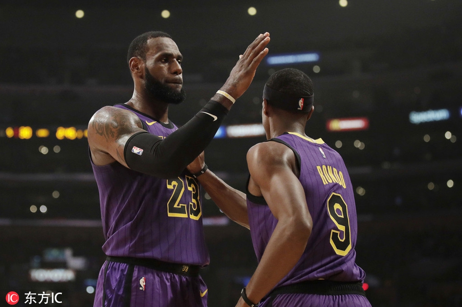 詹姆斯隆多击掌