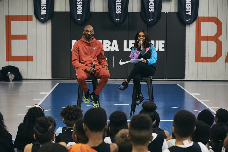 科比庆祝曼巴联盟成立一周年