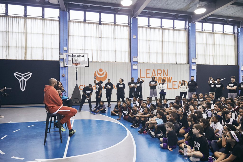 科比庆祝曼巴联盟成立一周年