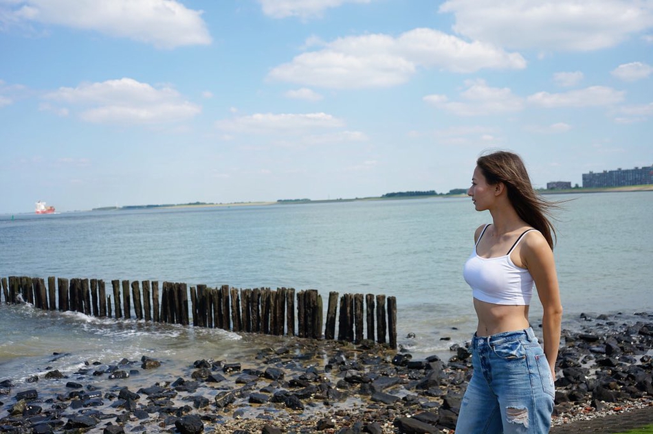 被赞岛国第一美臀的勇士记者 这个臀腰比例是真实存在的吗?