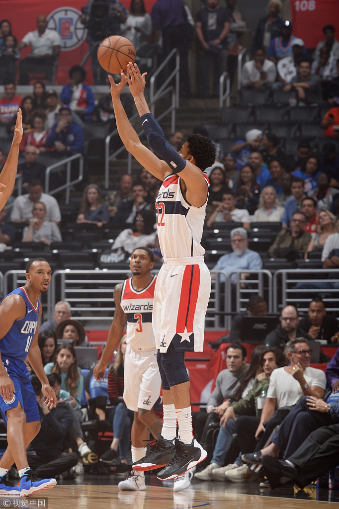 10 / 14 比尔投篮