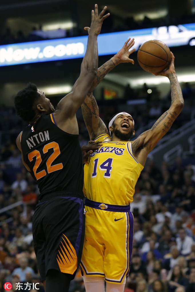 英格拉姆篮下强打