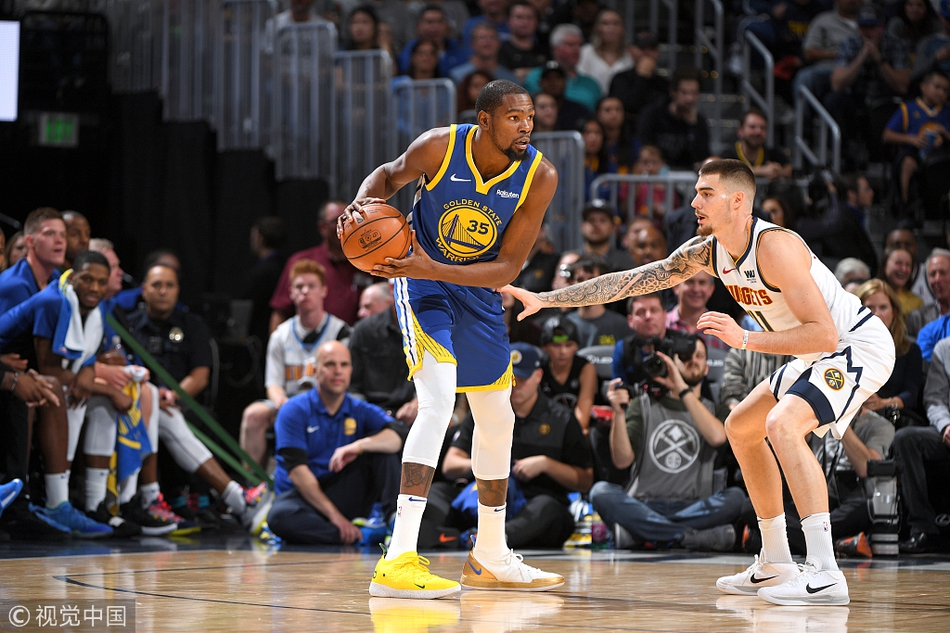 杜兰特持球观望