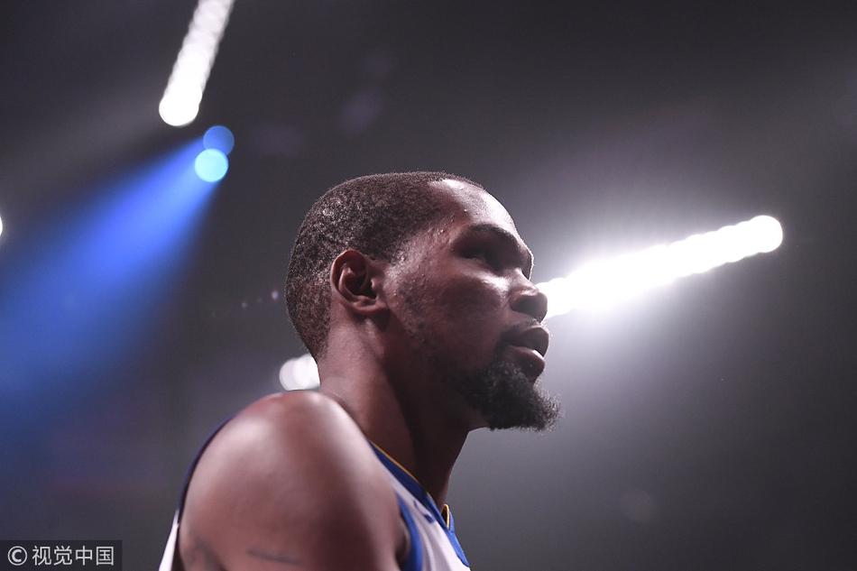 杜兰特在比赛中