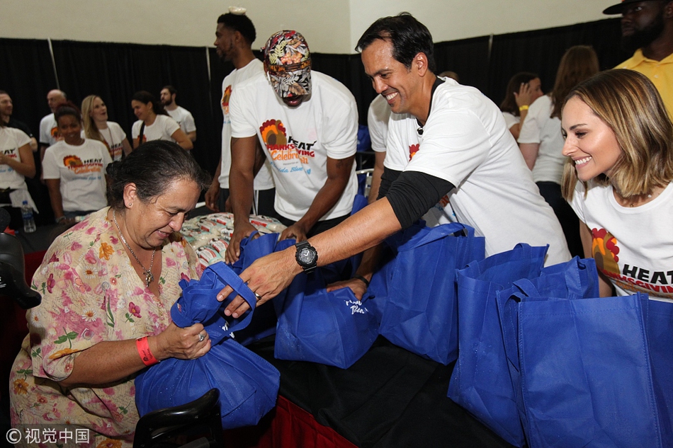 NBA各队办感恩节活动回馈球迷