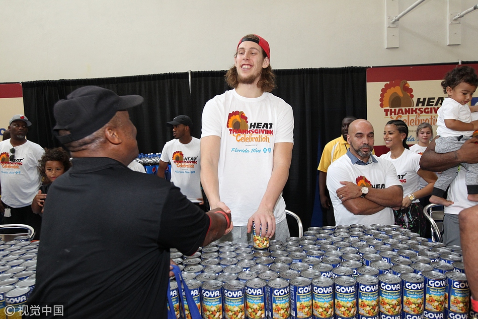 NBA各队办感恩节活动回馈球迷