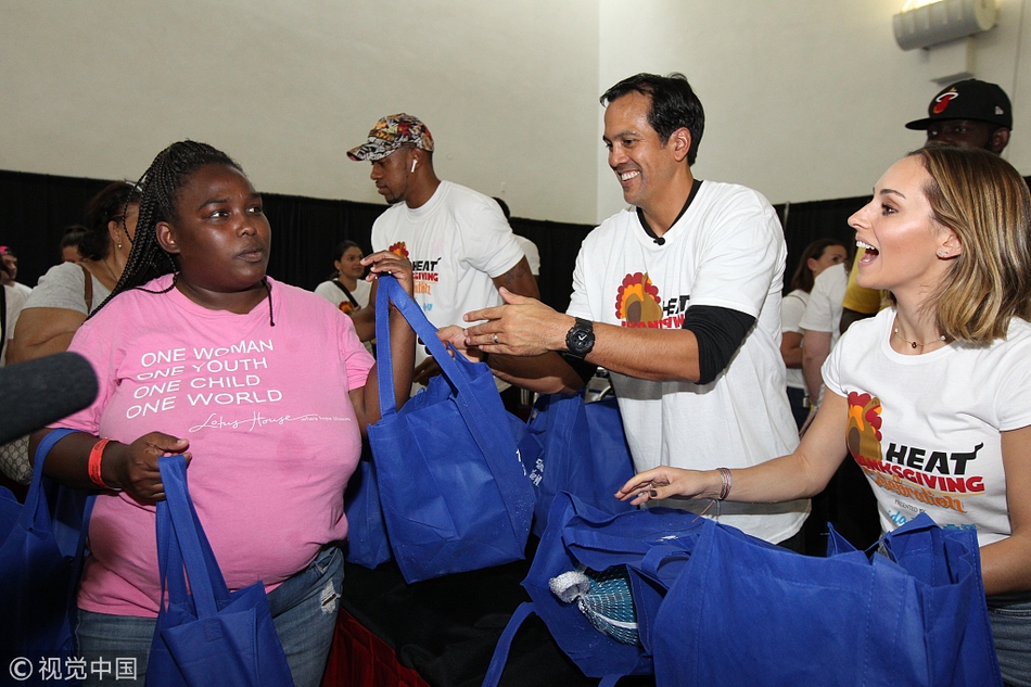 NBA各队办感恩节活动回馈球迷