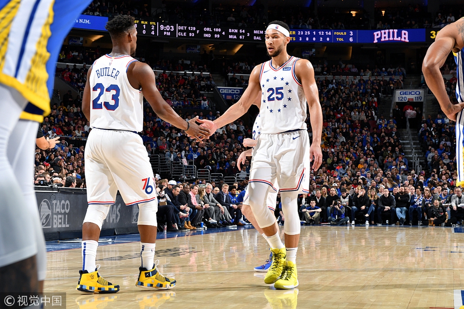 巴特勒西蒙斯击掌