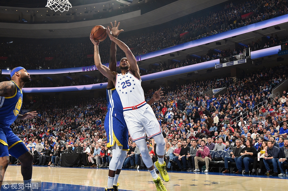 西蒙斯篮下强打