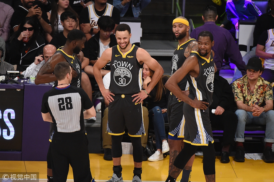 勇士四巨头与裁判