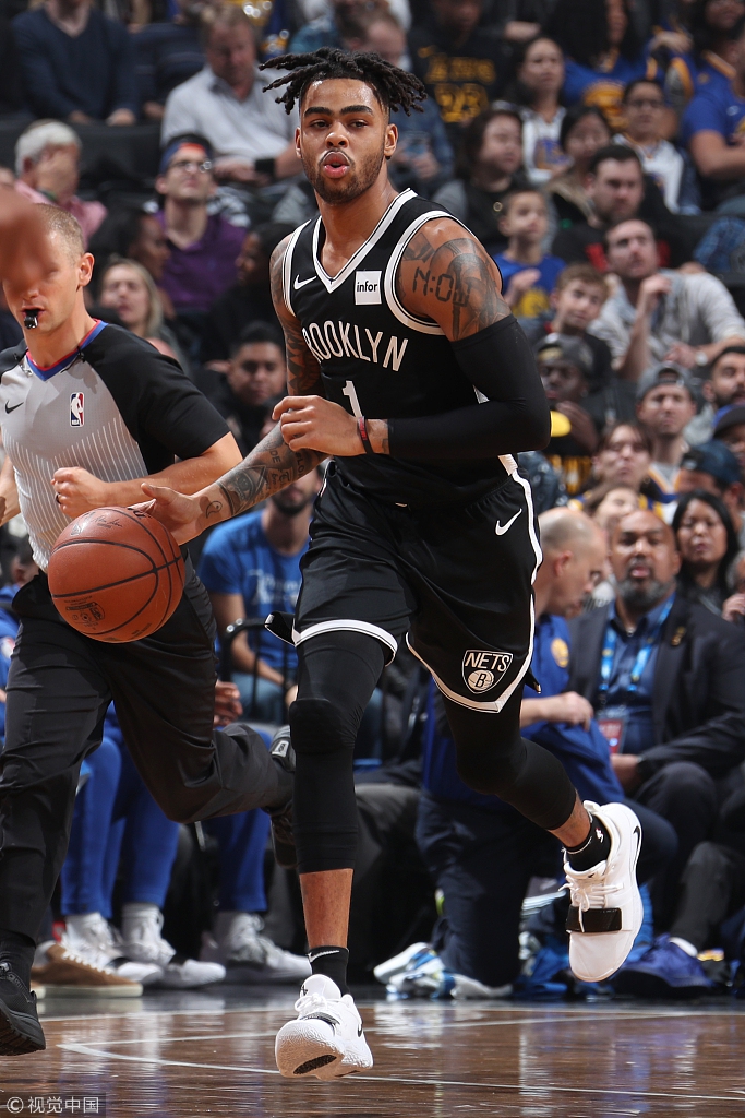 拉塞尔持球推进