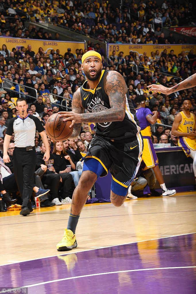 考辛斯篮下持球单打