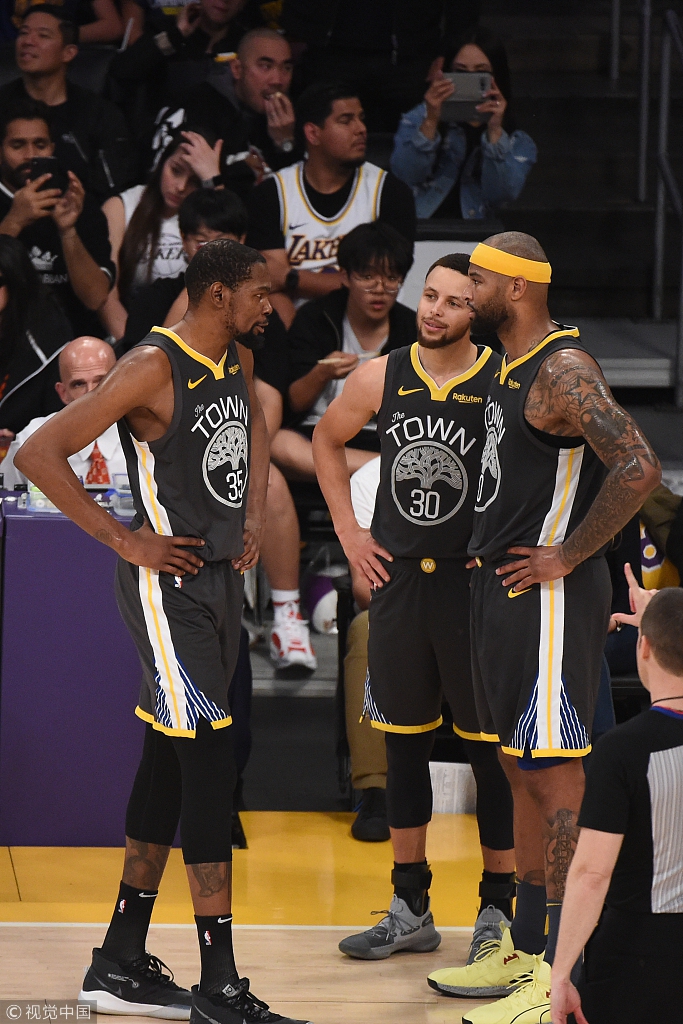 勇士三巨头场边热聊