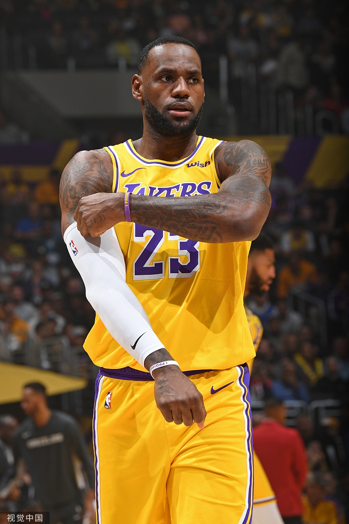 詹姆斯23分8助攻