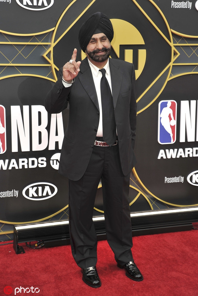 群星盛装出席NBA年度颁奖典礼 神盾局局长为黑白双雄颁奖